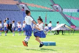 费城费城人在 2024 年季后赛面对道奇展现了极强的韧性，双方大战七场